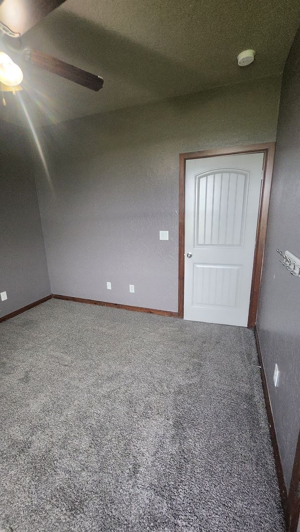 Building Photo - Great Eastside Home