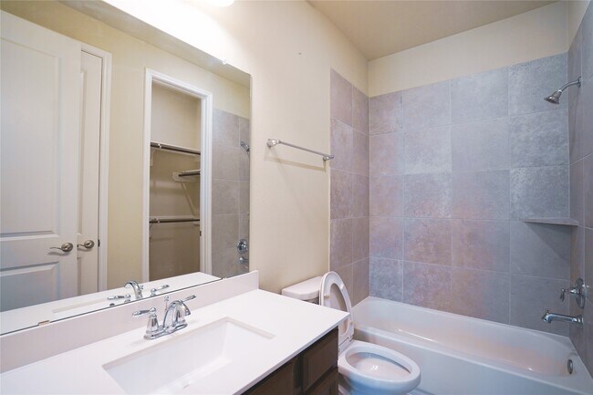 Building Photo - 29034 Canyon Oak Dr