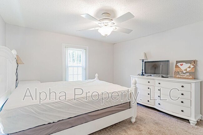 Building Photo - 310 Austin St