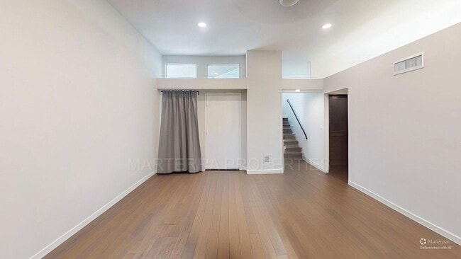 Building Photo - Beautiful 2-Bedroom/2-Bathroom Townhome
