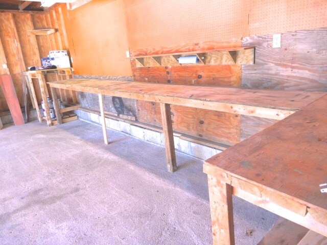 Workshop in garage. - 9580 Sunnyside Road