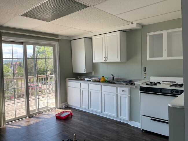 Unit 2 - 1826 E Superior St