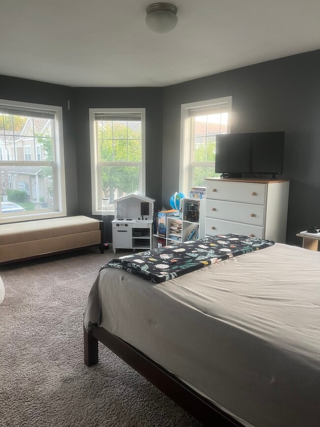 Building Photo - 5648 Winnetka Ave N