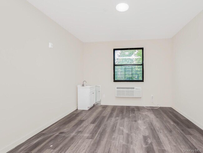 Building Photo - 409 Warburton Ave