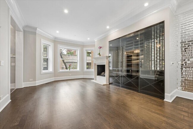 Building Photo - 458 W Deming Pl