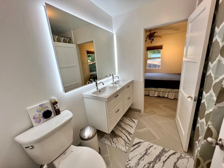 Bathroom - 530 N Quarantina St