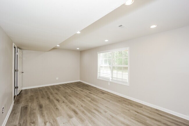 Building Photo - 4737 Brookwood View