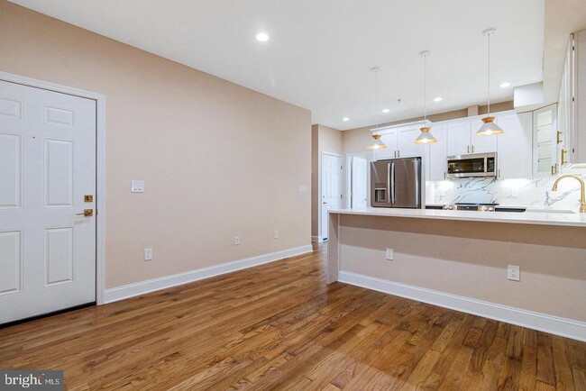 Building Photo - 1609 17th St SE