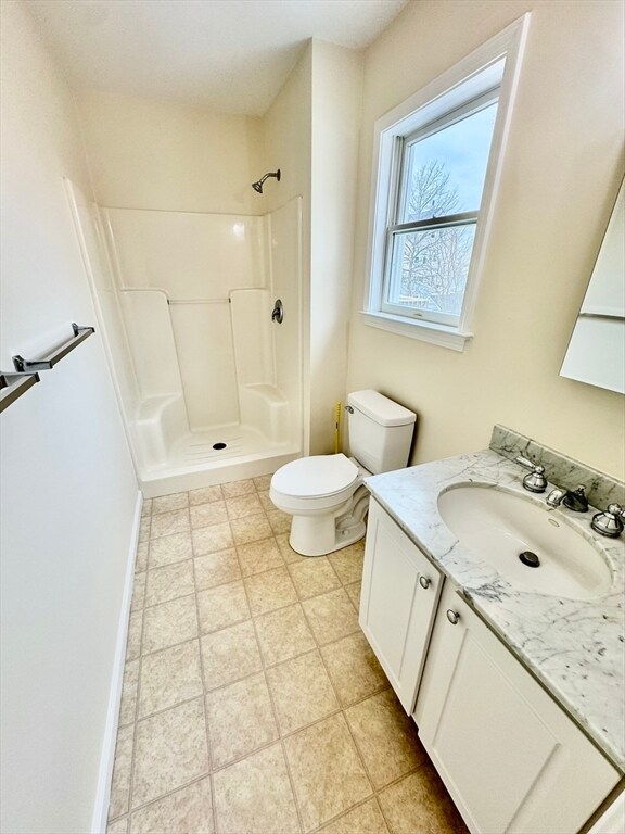 Building Photo - 7 J St