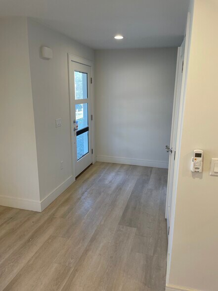 Building Photo - 24 Saint Anthonys Ln