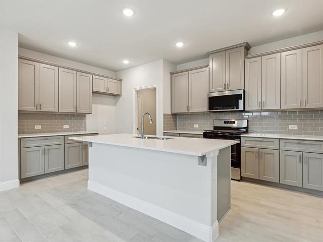 Building Photo - 733 Santa Lucia Dr