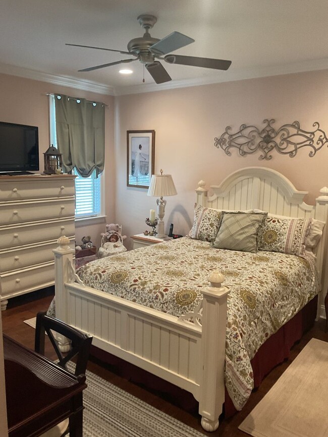 Building Photo - 4BR!! RARE opportunity to RENT at The Stab...