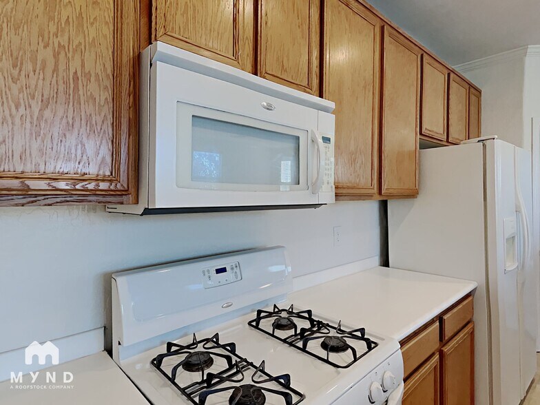 Building Photo - 495 Westminster Hall Ave