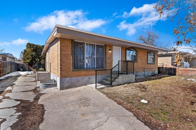 Building Photo - 443 Dorothea Way