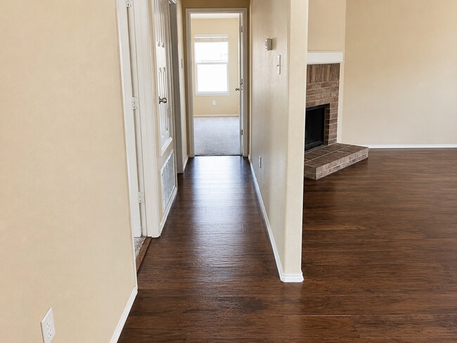Building Photo - Open Floorplan and Amazing Resort Style Community!