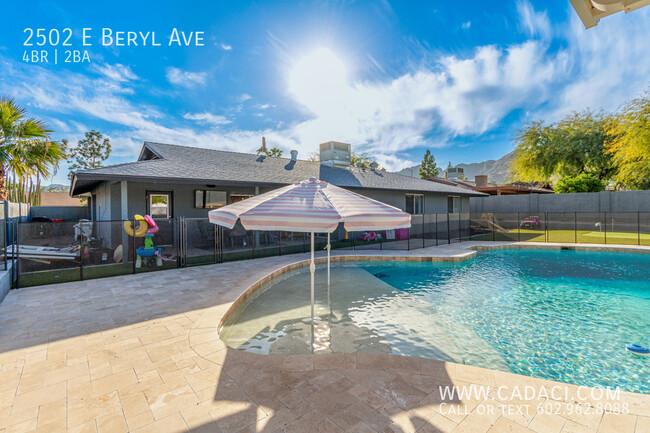 Building Photo - Modern 4 bed 2 bath home with a pool!