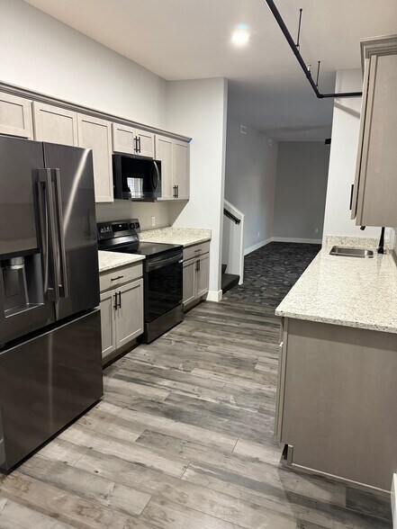 Apt 203 - 121 E Wooster St