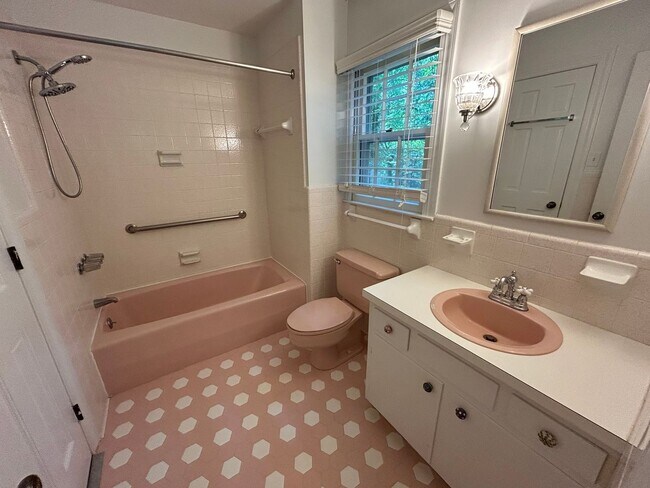 Building Photo - 5 Bed | 3.5 Bath House in Raleigh