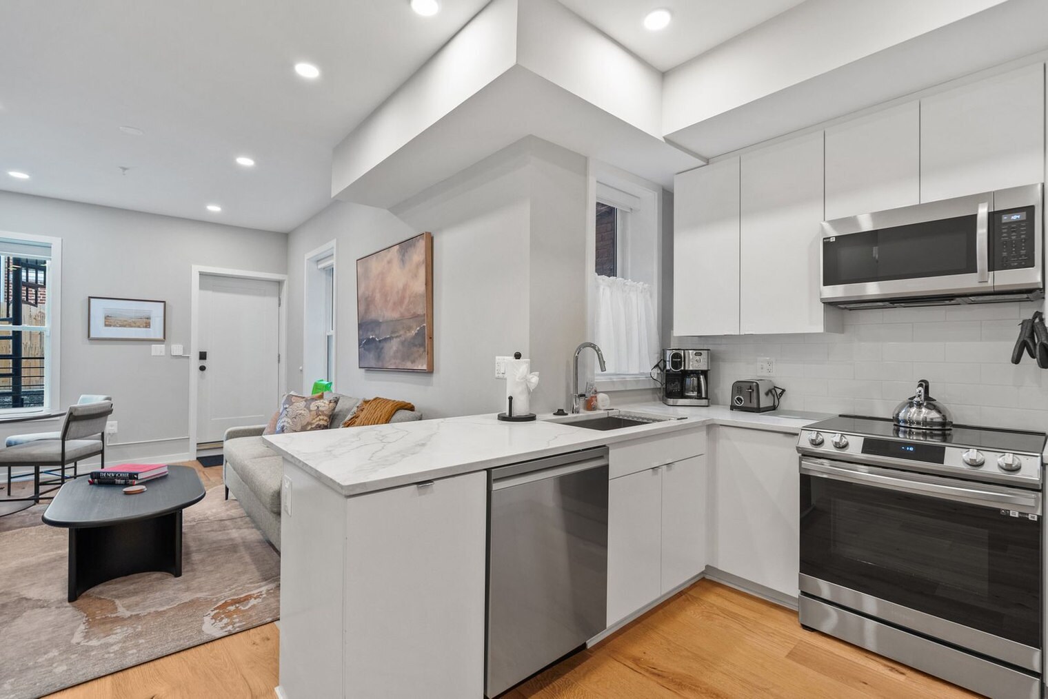 Building Photo - 418 D St SE