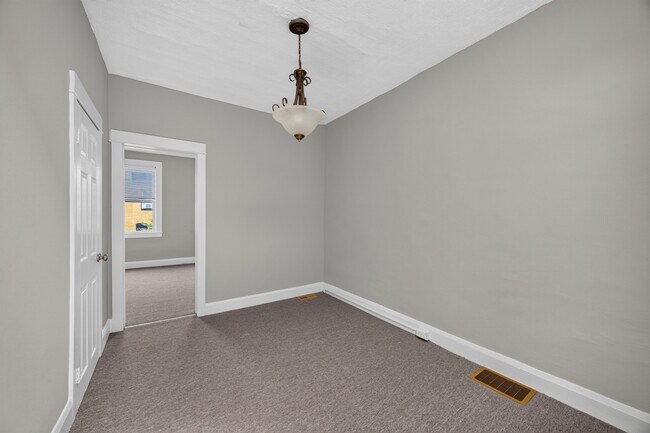 Building Photo - 602 S Macon St.