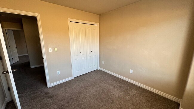 Building Photo - 3 bedroom 2.5 bath In Lehi!