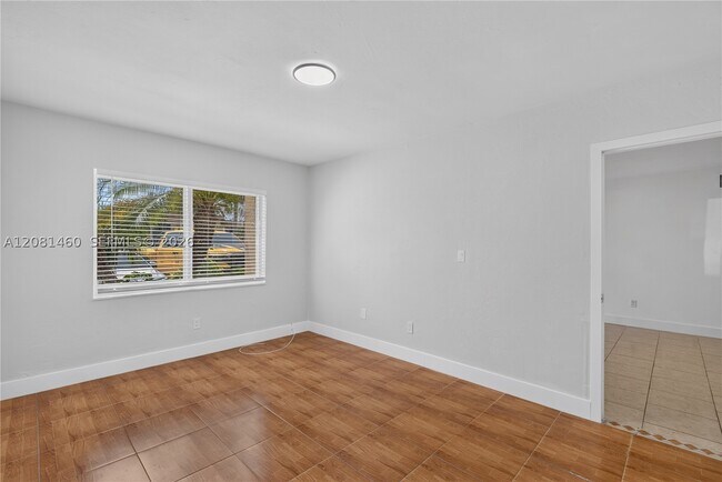 Building Photo - 14013 SW 90th Ave