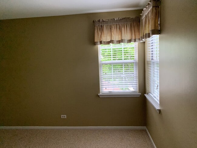 Building Photo - 1161 Regency Dr