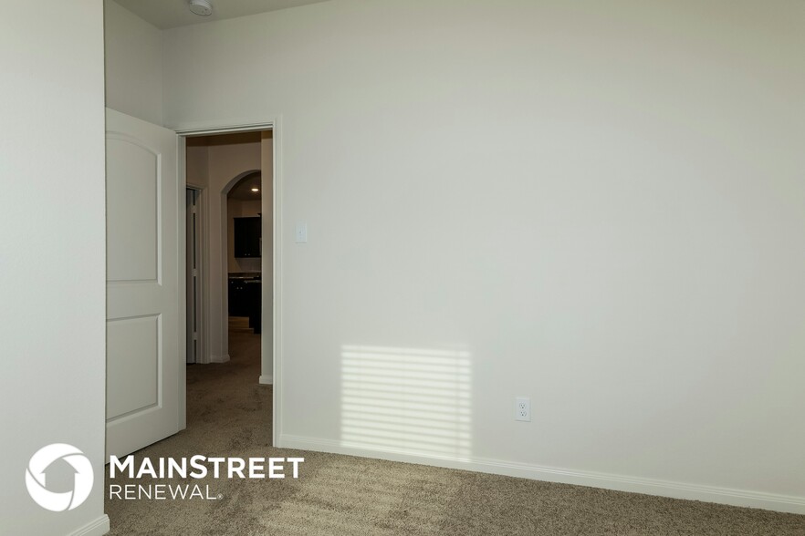 Building Photo - 26857 Steinbeck Dr