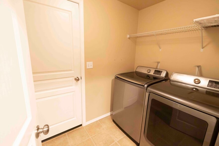 Building Photo - 1300 SW Greeley St