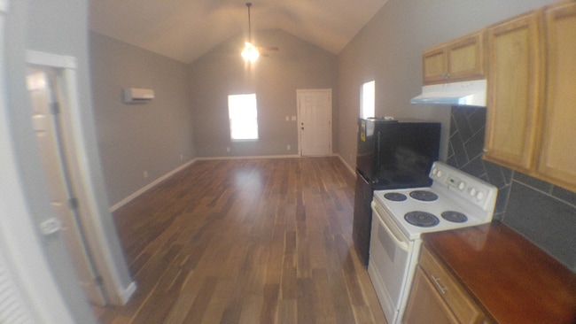 Building Photo - 2014 Family Ln.