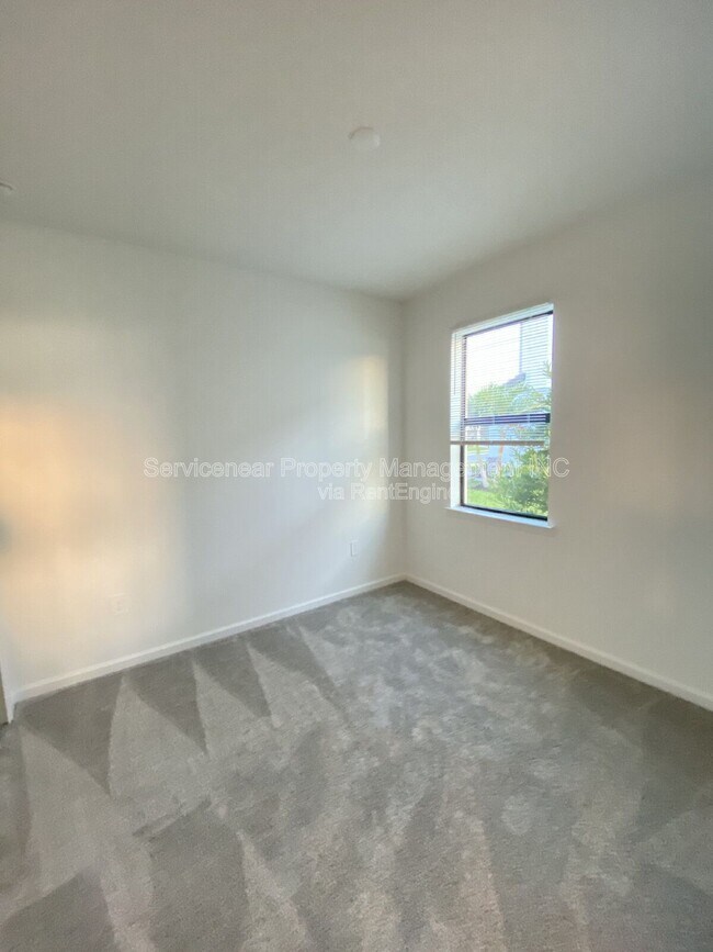 Building Photo - 6136 Baywood Ct