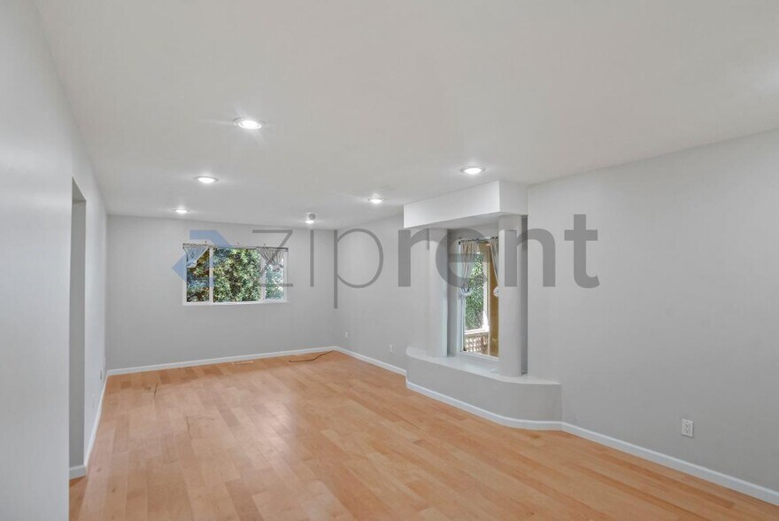 Building Photo - 9 La Salle Ave