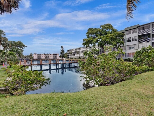 Building Photo - 2771 Taft St