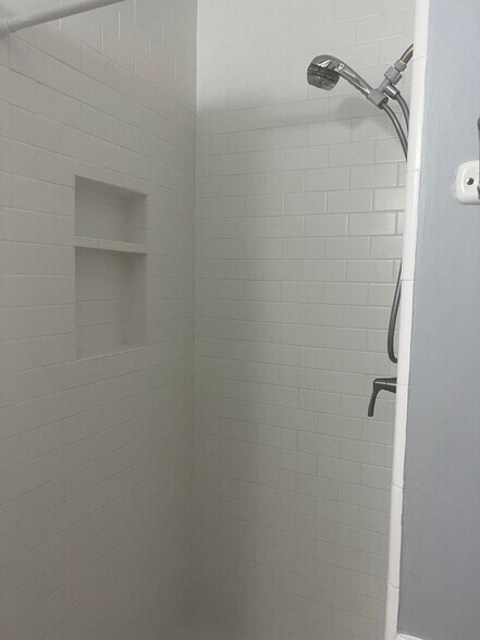 Building Photo - 15 N San Marcos Rd