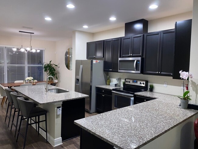 Building Photo - 6549 Calamondin Dr