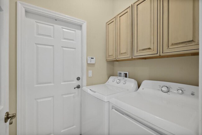 Building Photo - 7 Edgemont Pl