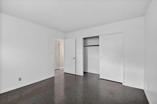 Building Photo - 1406 Barton Rd