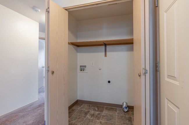 Building Photo - Bluebird Keizer ***Coming Soon*** Washer a...