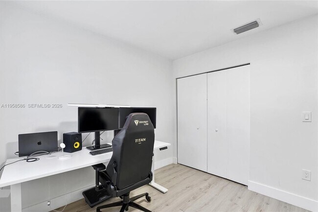 Building Photo - 342 NW 114th Ave