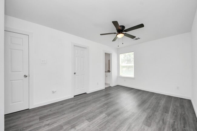 Building Photo - 8125 Laura Koppe Rd
