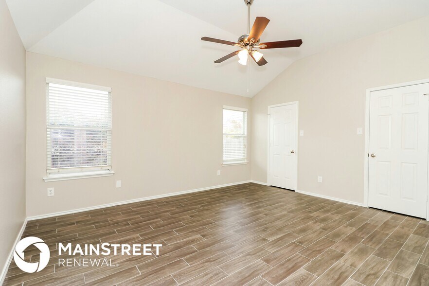 Building Photo - 2803 Logan Dr