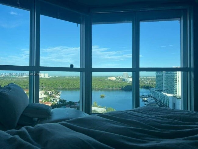 Building Photo - 16500 Collins Ave
