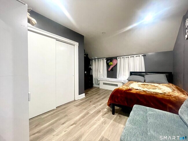 Building Photo - 368 Lakewood Rd