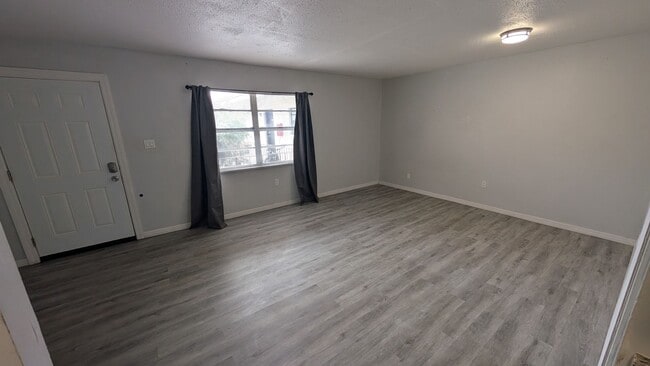 Building Photo - Warm and Cozy one bedroom,dog park, heart of Tampa