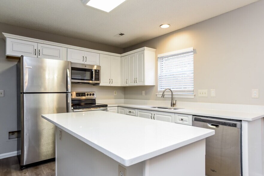 Building Photo - 12824 Diamond Dr