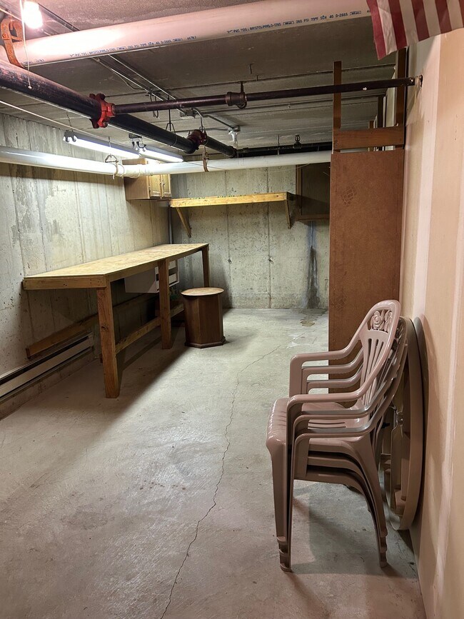 Building Photo - 5405 Chateau Dr