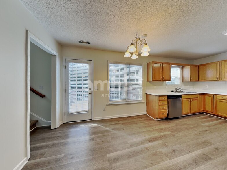Building Photo - 5520 Bridgegate Dr