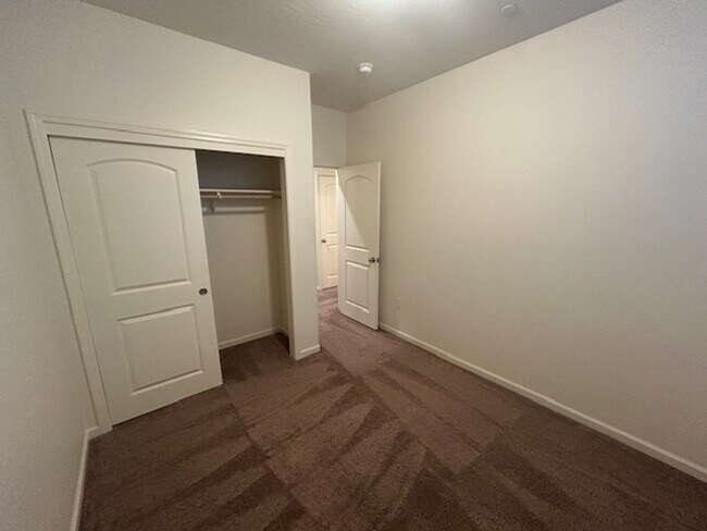 Building Photo - 3306 Manchester St