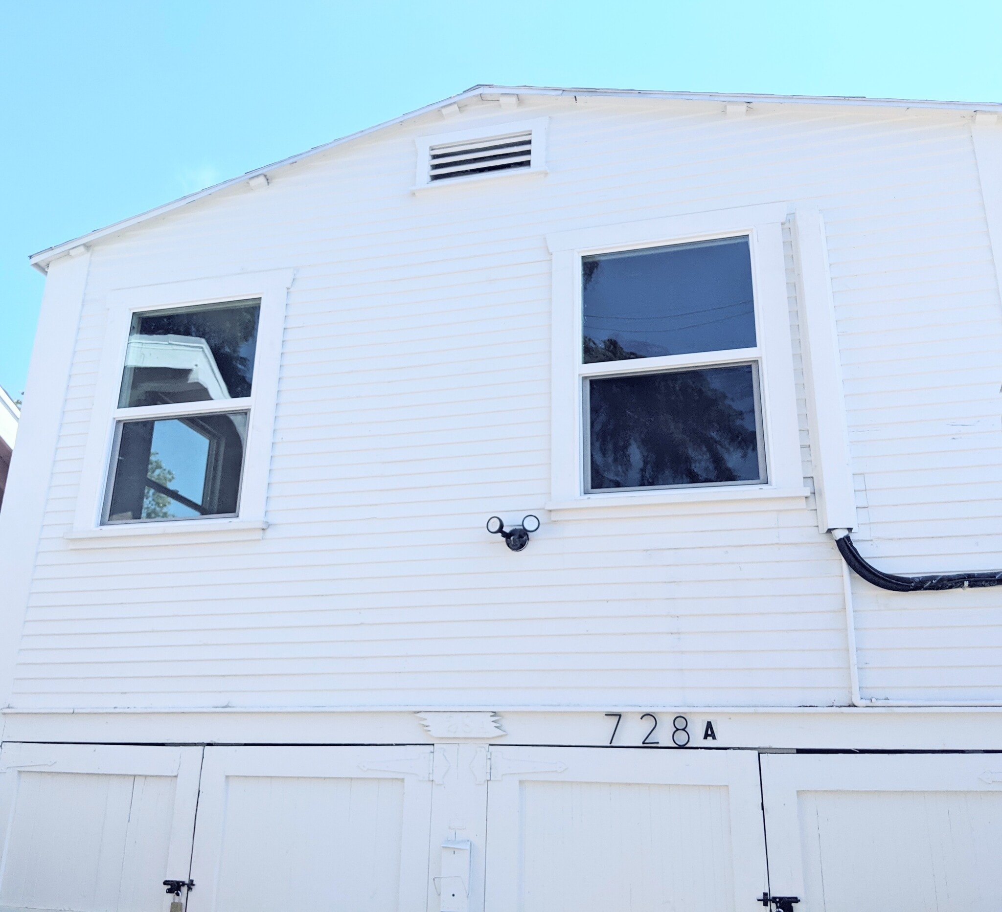 Front Exterior - 728 E Palmer Ave