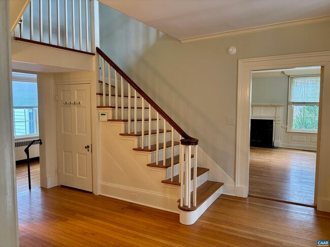 Building Photo - 800 Glendower Rd